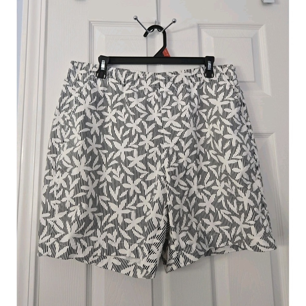 Lands End Womans Shorts Size 16 Black & White Geometric